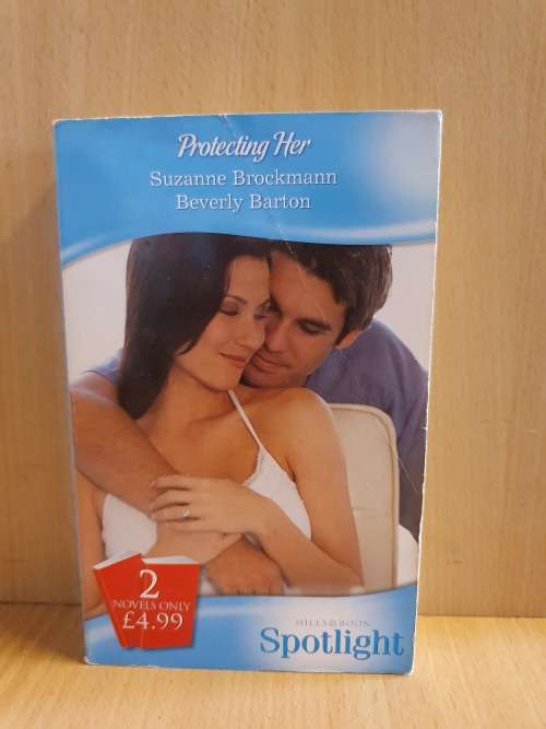 Mills & Boon - Protecting Her: Suzanne Brocmann (Paperback)