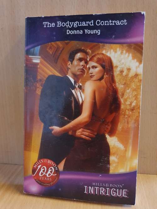 Mills & Boon - The Bodyguard Contract: Donna Young (Paperback)