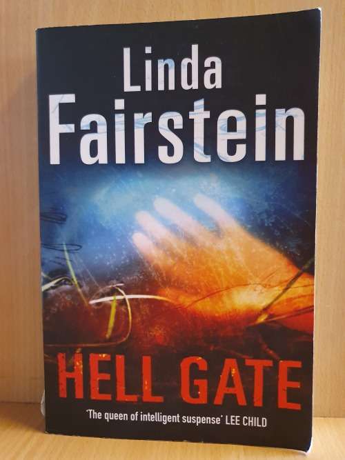 Hell Gate: Linda Fairstein (Paperback)