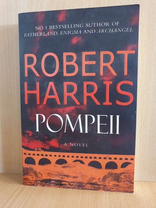 Pompeii : Robert Harris (Paperback)