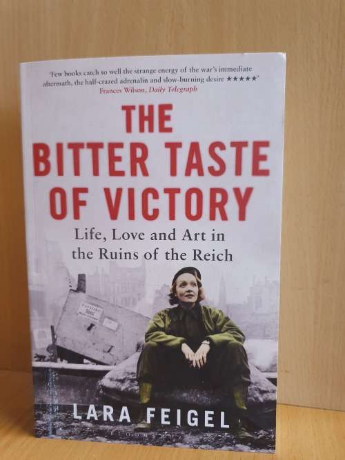 The Bitter Taste of Victory - Life, Love and Art in the Ruins of the Reich: Lara Feigel (Paperback)