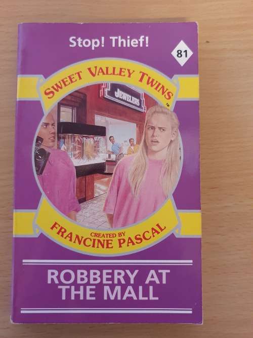 Sweet Valley Twins No. 81 - Robbery at the Mall : Francine Pascal (Paperback)
