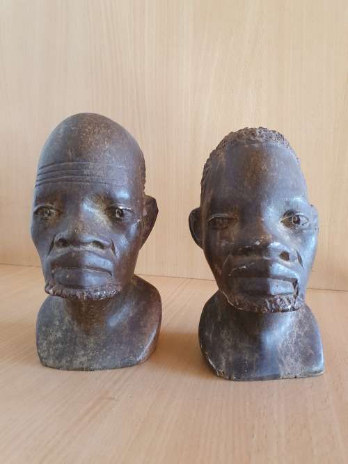 Set of 2 Stoneware Figurine Bookends