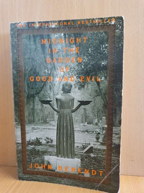 Midnight in the Garden of Good and Evil: John Berendt (Paperback)