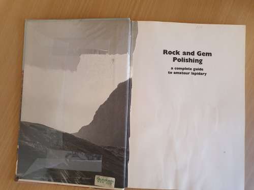 Rock and Gem Polishing - A Complete guide to amateur lapidary: Edward Fletcher (Hardcover)