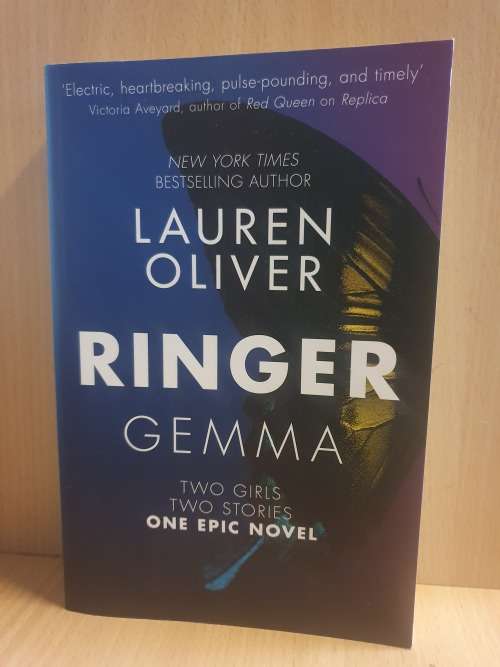 Ringer : Lauren Oliver (Paperback)