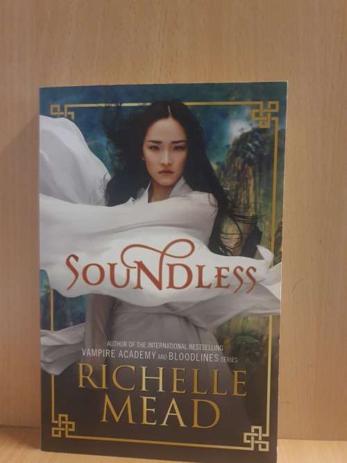 Soundless: Richelle Mead (Paperback)