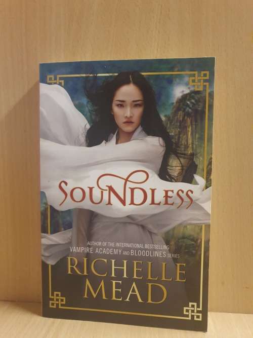 Soundless: Richelle Mead (Paperback)