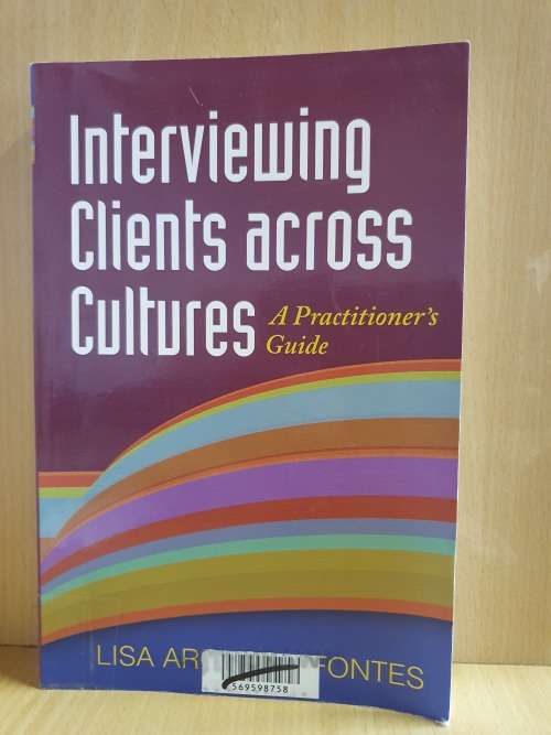 Interviewing Clients Across Cultures (A Practitioner`s Guide: Lisa Aaronson Fontes (Paperback)
