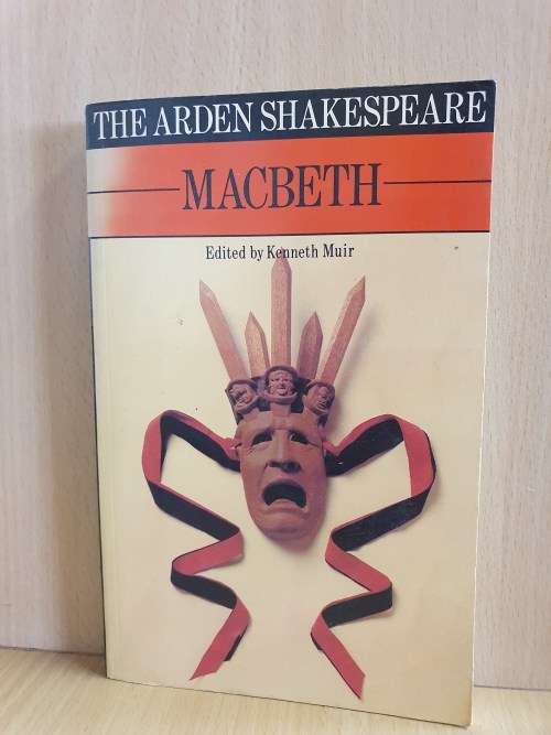 Macbeth Edited by Kenneth Muir (The Arden Shakespeare) Paperback)