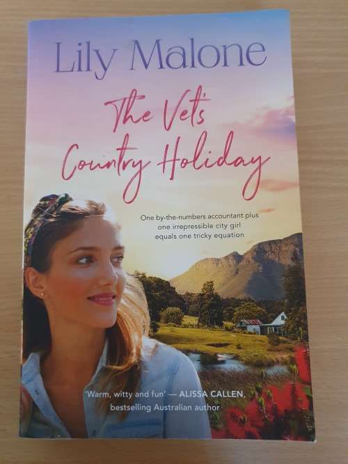 The Vet`s Country Holiday: Lily Malone (Paperback)