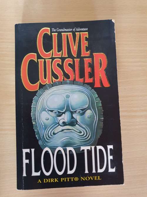 Flood Tide: Clive Cussler (Paperback)