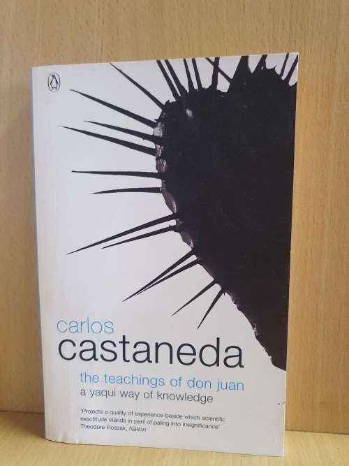 The Teachings of don juan a yaqui way of knowledge: Carlos Castaneda (Paperback)