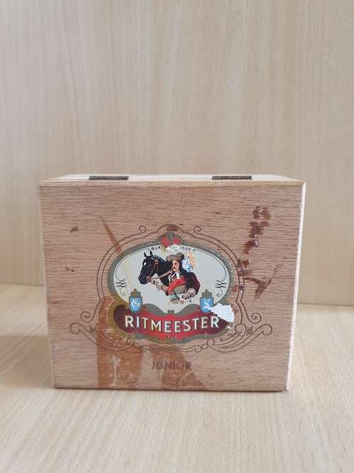 Small Wooden Cigar Box - Ritmeester Junior  (13cm x 11cm. height 6cm)