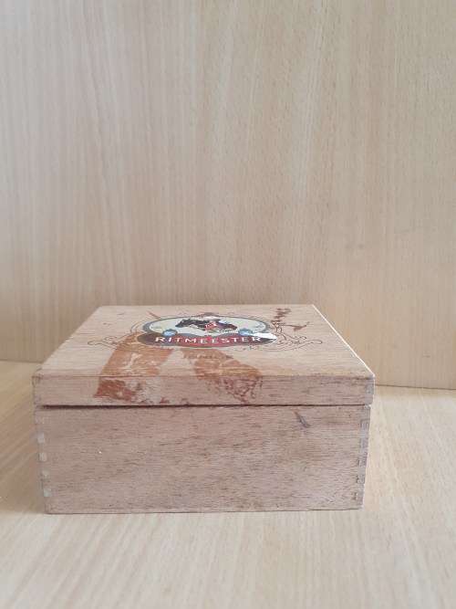 Small Wooden Cigar Box - Ritmeester Junior  (13cm x 11cm. height 6cm)