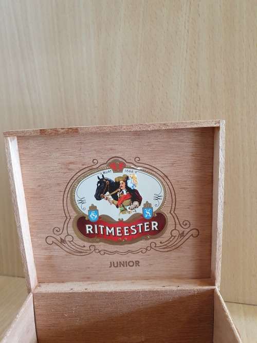 Small Wooden Cigar Box - Ritmeester Junior  (13cm x 11cm. height 6cm)