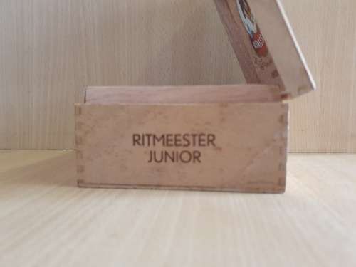 Small Wooden Cigar Box - Ritmeester Junior  (13cm x 11cm. height 6cm)