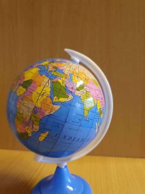 World Globe/Pencil Sharpener (17cm x 12cm)