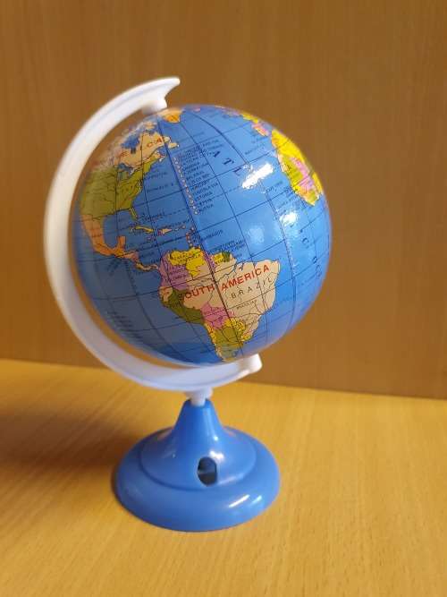 World Globe/Pencil Sharpener (17cm x 12cm)