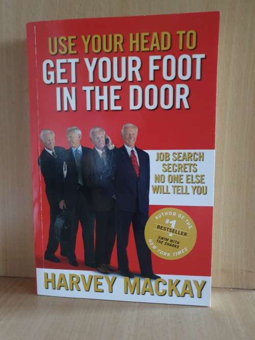 Use Your Head to Get Your Foot in The Door: Harvey Mackay (Paperback)