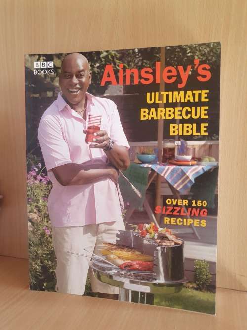 Ainsley`s Ultimate Barbeque Bible (Over 150 sizzling recipes) Paperback