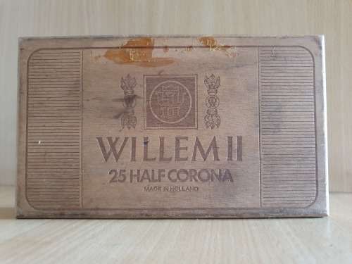 Willem II 25 Half Corona Cigar Box (20cm x 11cm height 4cm)