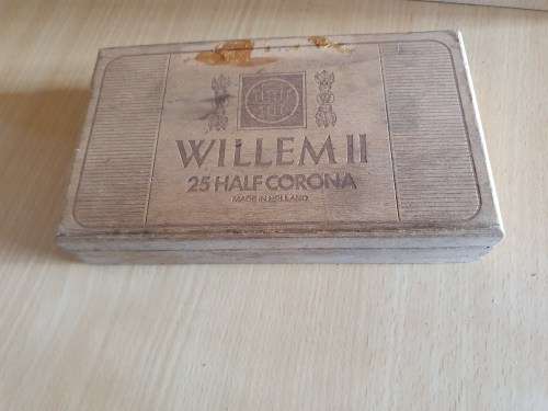 Willem II 25 Half Corona Cigar Box (20cm x 11cm height 4cm)