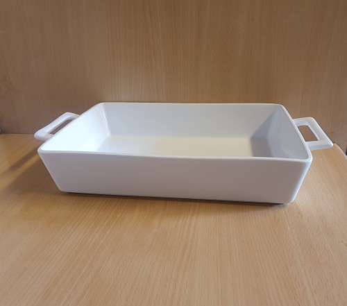 White Ovenware Dish (30cm x 20cm. height 7cm)