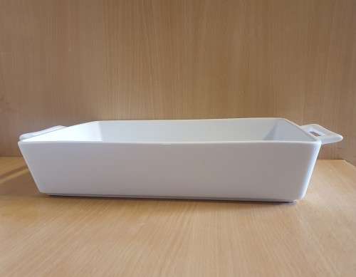 White Ovenware Dish (30cm x 20cm. height 7cm)