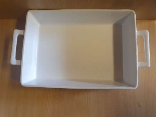White Ovenware Dish (30cm x 20cm. height 7cm)