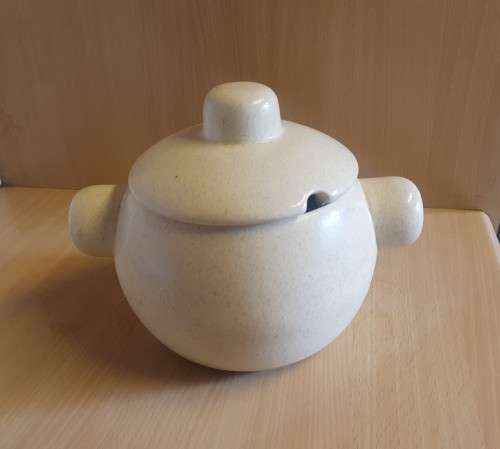 Willsgrove Ware Art Pottery - Round Lidded Serving Bowl (width 18cm height 12cm)