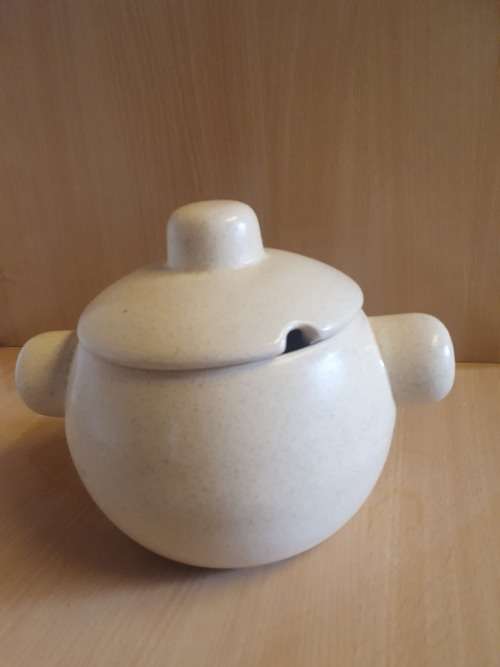 Willsgrove Ware Art Pottery - Round Lidded Serving Bowl (width 18cm height 12cm)