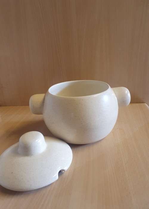 Willsgrove Ware Art Pottery - Round Lidded Serving Bowl (width 18cm height 12cm)
