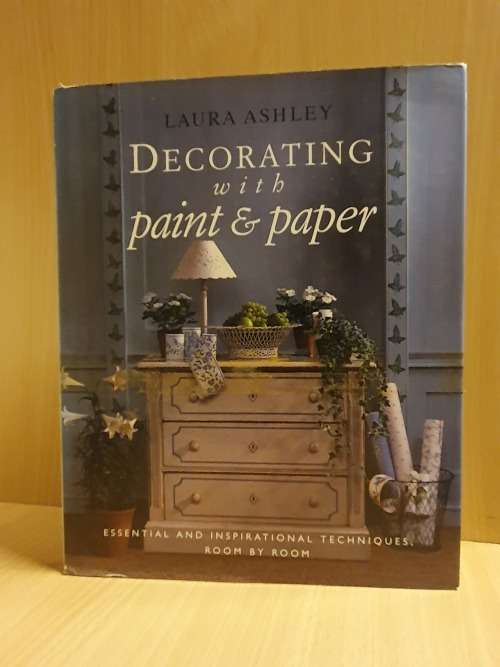 Laura Ashley - Decorating with Paint & Paper (Hardcover)