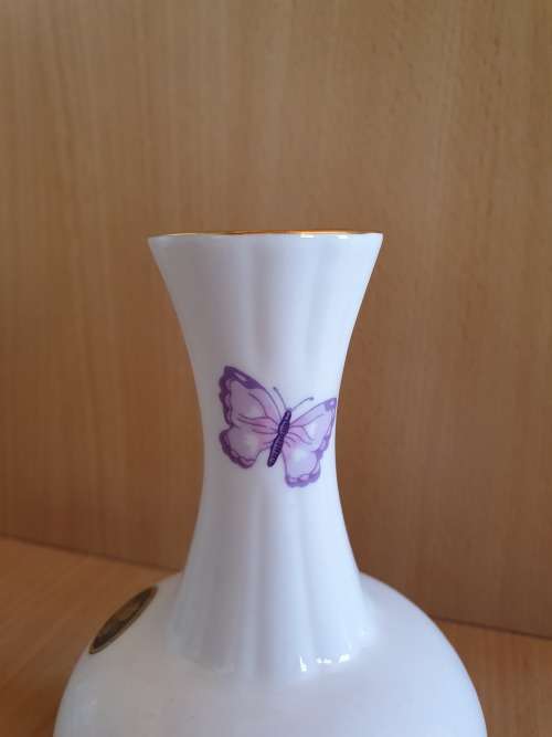 Porcelain Aynsley Fine English Bone China `Wild Violets` Vase