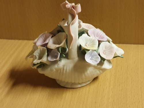 Small Ceramic Flower Bouquet (height 9cm width 10cm)