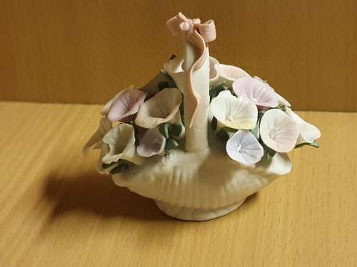 Small Ceramic Flower Bouquet (height 9cm width 10cm)