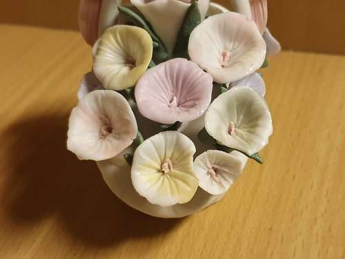 Small Ceramic Flower Bouquet (height 9cm width 10cm)