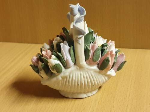 Small Ceramic Flower Bouquet (height 9cm width 10cm)