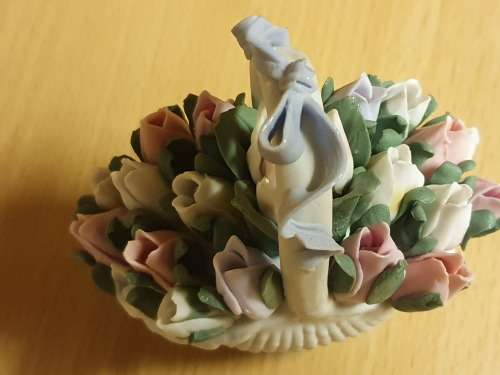 Small Ceramic Flower Bouquet (height 9cm width 10cm)