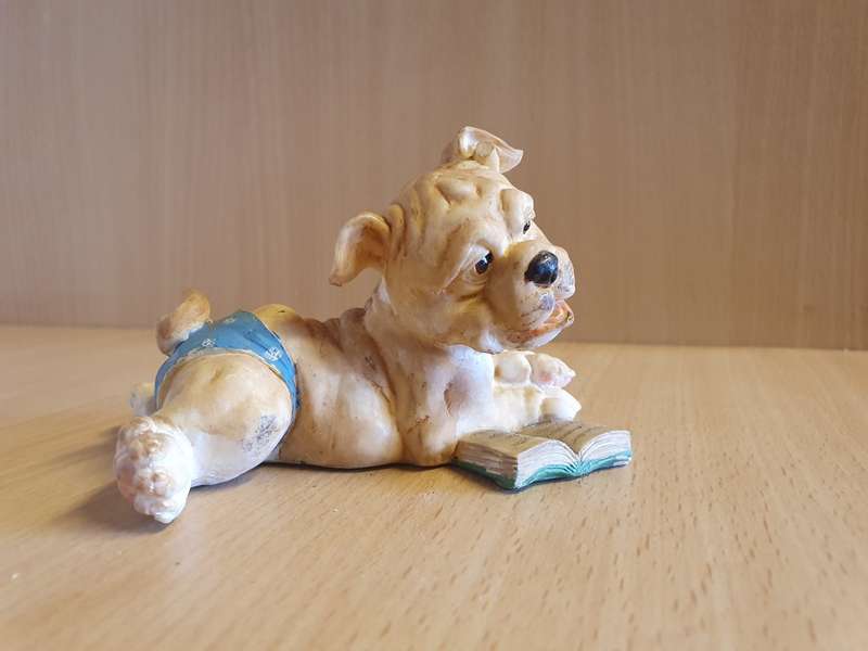 Dog Figurine (width 11cm height 7cm)