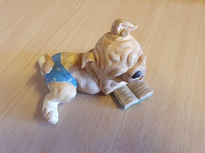 Dog Figurine (width 11cm height 7cm)