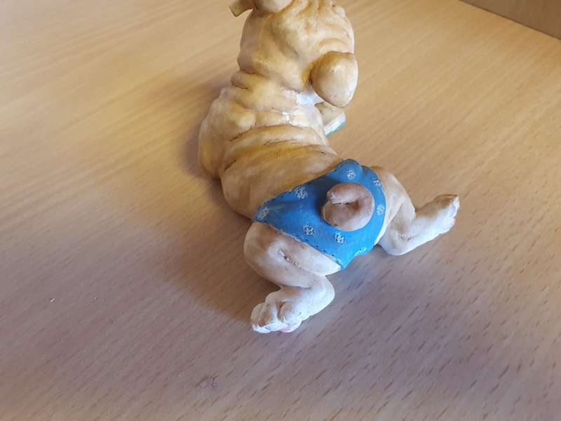 Dog Figurine (width 11cm height 7cm)
