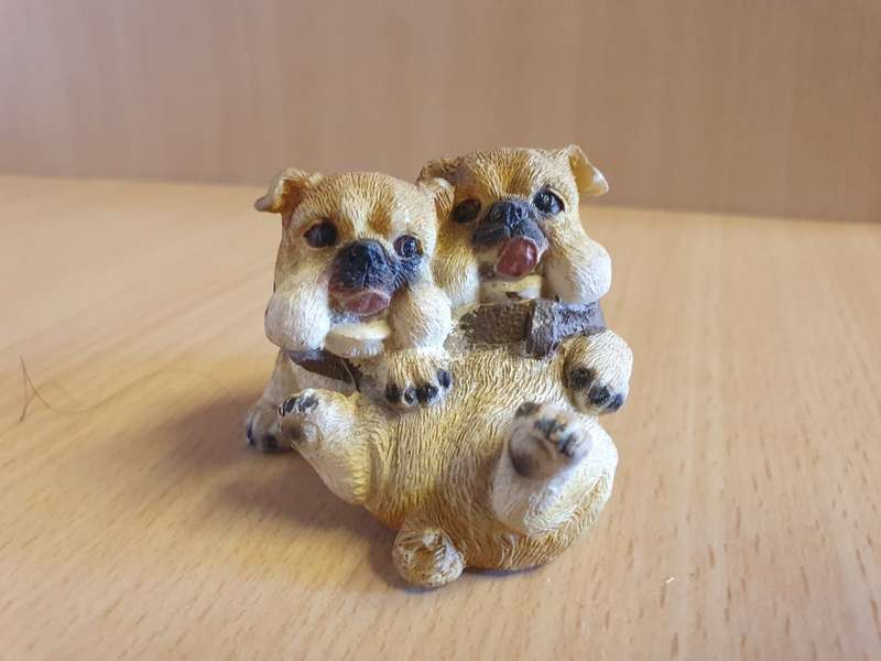 Small Dog Figurine (width 8cm height 5cm)