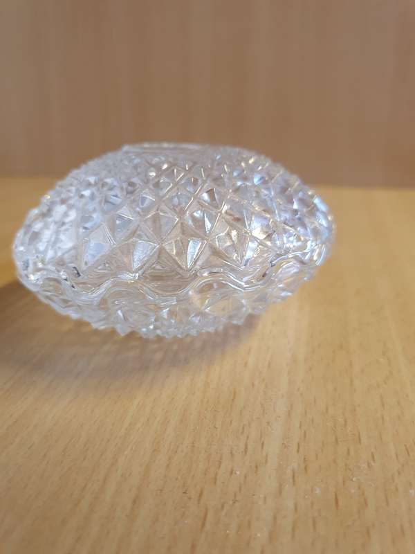 Round Lidded Cut Glass Trinket Dish (width 10cm height 5cm)