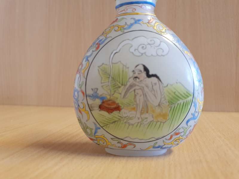 Chinese Painted Glass Snuff Bottle