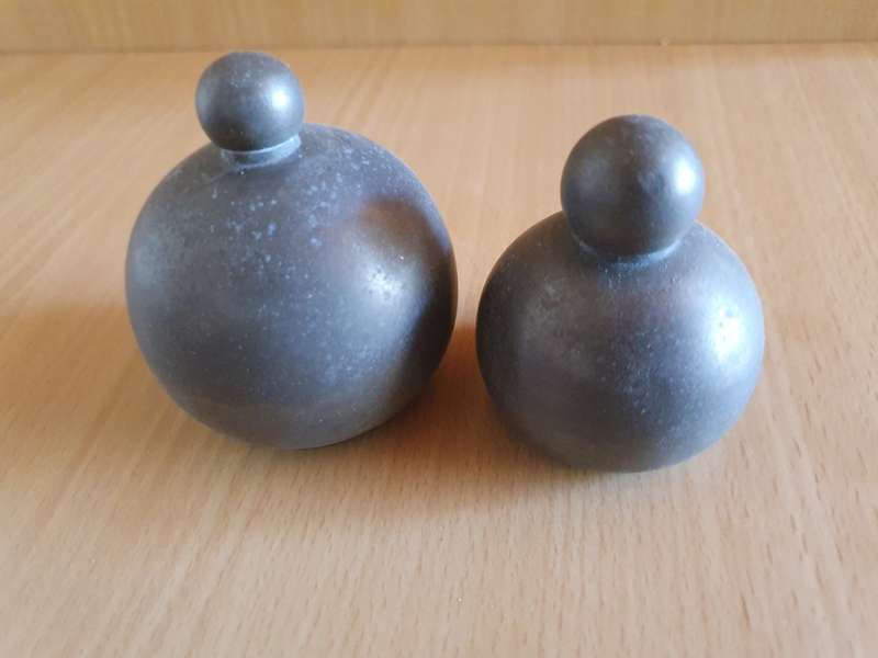 Set of 2 Pewter Bottles (height 8cm width 7cm, height 5cm with 5cm