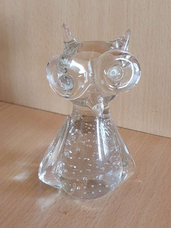 Glass Owl Figurine (height 10cm width 7cm)