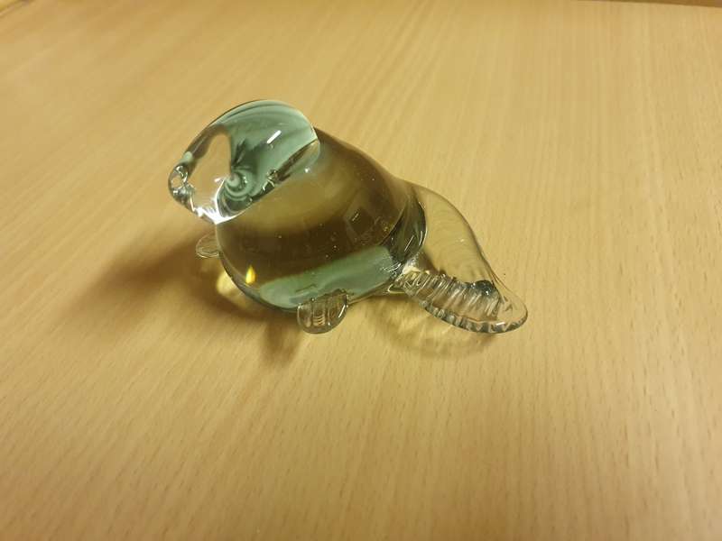 Glass Seal Figurine (height 7cm width 10cm depth 6cm)