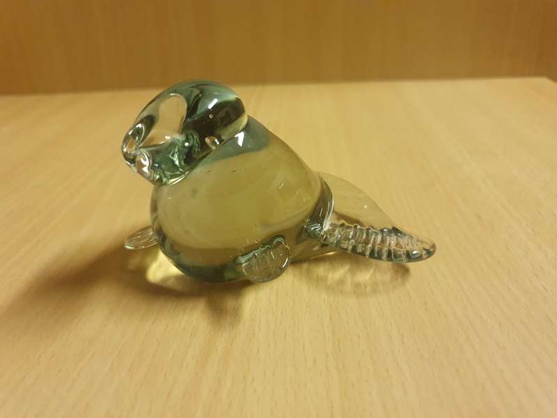 Glass Seal Figurine (height 7cm width 10cm depth 6cm)